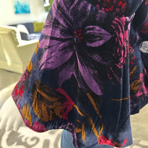 NWT- Trina Turk Velvet Top with Bell Sleeves -Medium - Picture 4 of 6